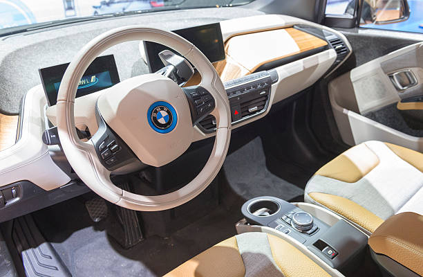 bmw i3 urbana interior de carro elétrico - car dealership audio imagens e fotografias de stock