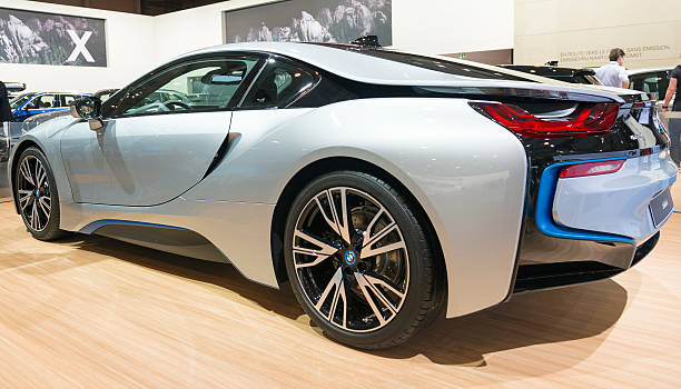 bww i8 deportes coche híbrido - bmw i8 fotografías e imágenes de stock