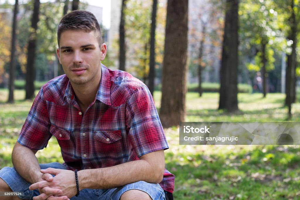 Uomo sorridente - Foto stock royalty-free di Uomini