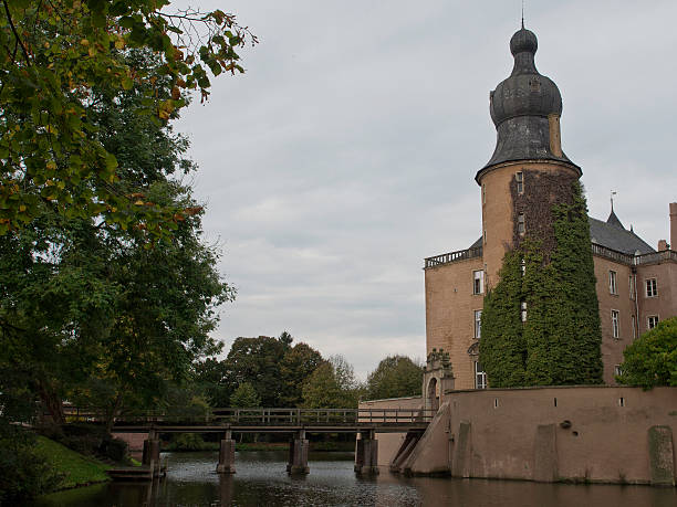 gemen - burgturm ストックフォトと画像