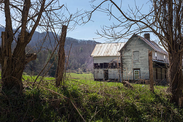 istock Old abandoned white house in the country 520221220