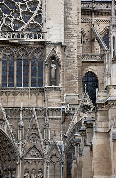 parede de notre-dame de paris, frança - church close up paris france gothic style imagens e fotografias de stock