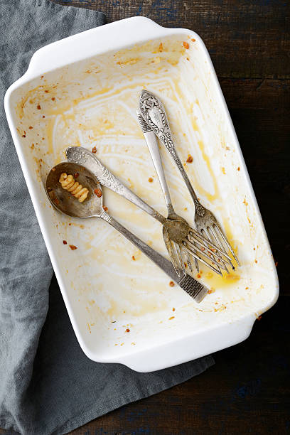 ダーティ焼くお料理に使用されるフォークやスプーン - souffle dish ストックフォトと画像