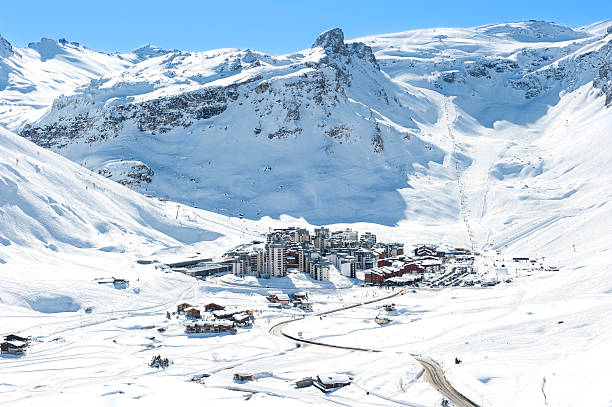 горнолыжный курорт tignes - village snow winter france стоковые фото и изображения