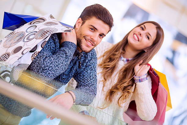 istock Couple in shopping 520287682