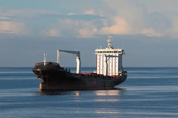 Cargoship on raid in sea, 22-01-2016