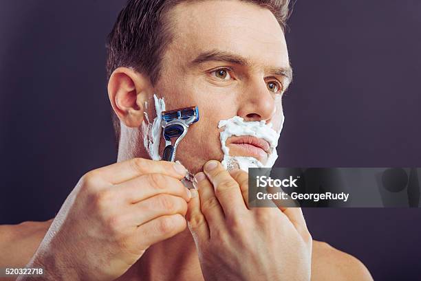 Hombre Joven Atractivo Foto de stock y más banco de imágenes de Afeitarse - Afeitarse, Hombres, Cara humana