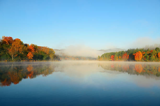 istock Lake Autumn Foliage fog 520359566
