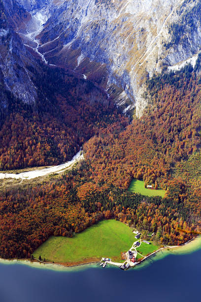 saint bartholemew no mar de kings em berchtesgaden - bartholemew imagens e fotografias de stock