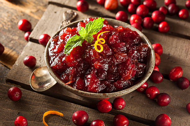 домашние красный клюквенный соус - cranberry sauce стоковые фото и изображения