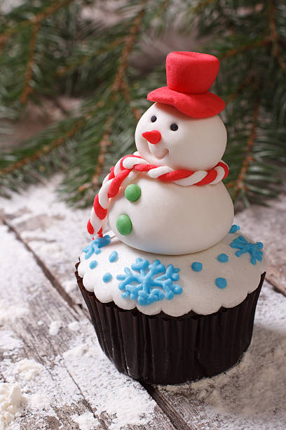 istock Cupcake Christmas snowman on snow. vertical 520386981