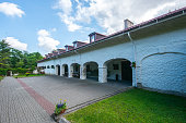 old-inn-tavern-house.jpg?b=1&s=170x170&k=20&c=hHcCidIrxksRoIuy3v67sLKwhjIW7ZY8Gd4PRyxcrJQ=