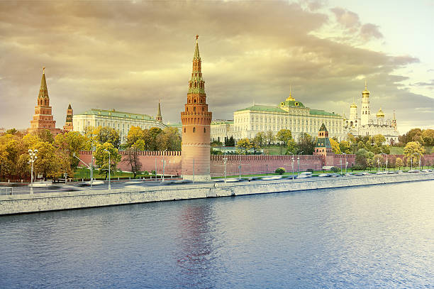 istock Night autumn view of Moscow Kremlin. 520391161