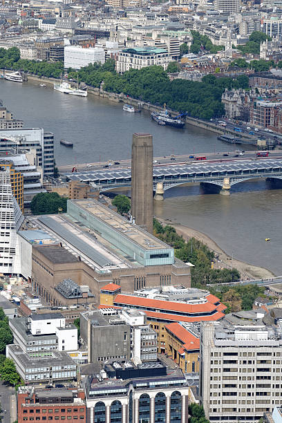 londres depuis ci-dessus. - london england aerial view skyscraper mid air photos et images de collection