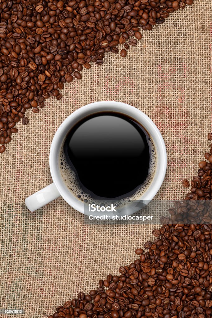 カップのコーヒー豆 - カップのロイヤリティフリーストックフォト