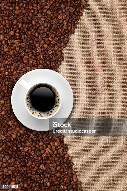 カップのコーヒー豆 - カップのストックフォトや画像を多数ご用意 - カップ, カラー画像, コーヒー