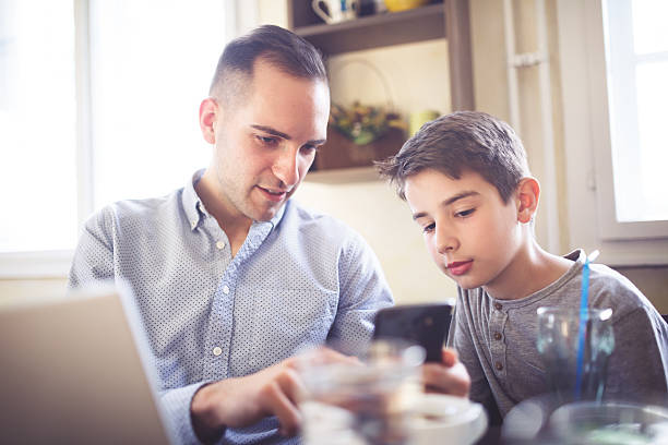 istock Family on social networks 520413542