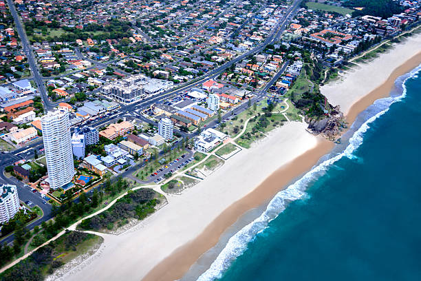 istock Huge city in front of a coast 520418780