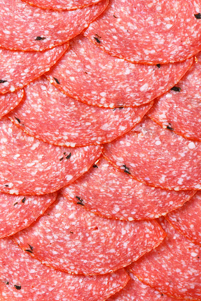 salame fatiado - cold cuts thin portion salami - fotografias e filmes do acervo