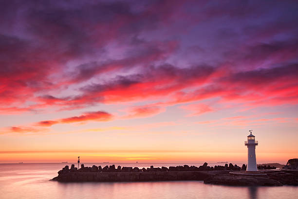 wollongong lighthouse al amanecer - antenae fotografías e imágenes de stock