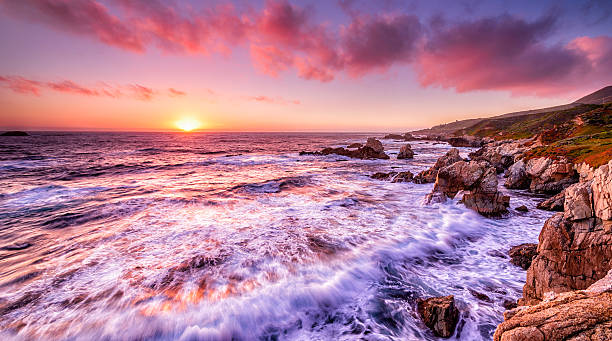 hermosa puesta de sol sobre la costa de california - coastline big sur usa the americas fotografías e imágenes de stock