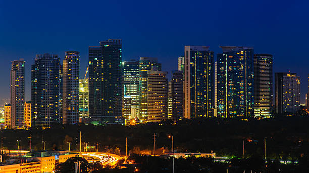 istock Cityscape of manila at night 520466573