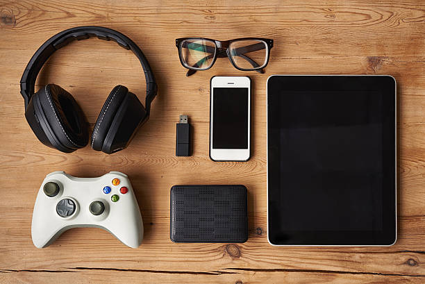 All you need on a day off High angle shot of wireless technology on a wooden table knolling concept stock pictures, royalty-free photos & images