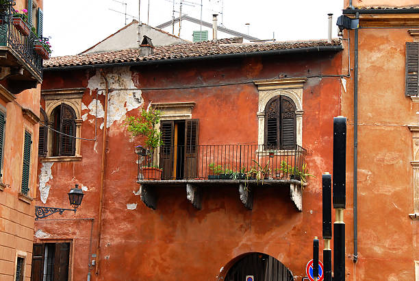 padoue architecture détails - plant orange wall architecture photos et images de collection