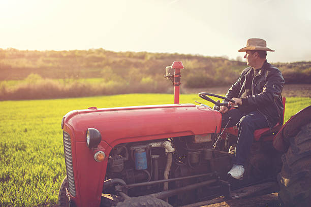 agricultor um dia de primavera nos eua - men hat leather senior adult - fotografias e filmes do acervo