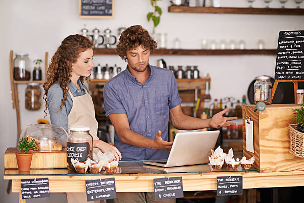 istock Marketing their small business online 520499054