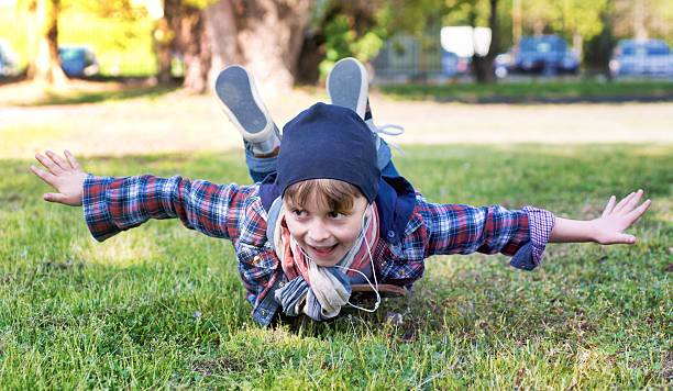 istock Child Playng with His Skateboard 520503606