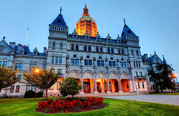 Connecticut state capitol in Hartford The Connecticut State Capitol is located on Bushnell Park in the Connecticut capital of Hartford connecticut state capitol building stock pictures, royalty-free photos & images