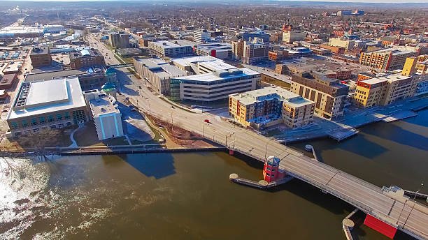 istock Downtown Green Bay Wisconsin with Main Street Bridge 520592140