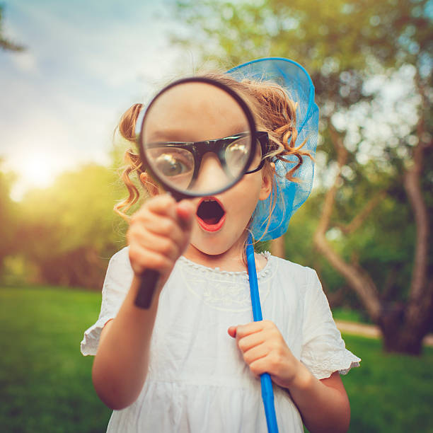 little explorer - child discovery surprise playing fotografías e imágenes de stock