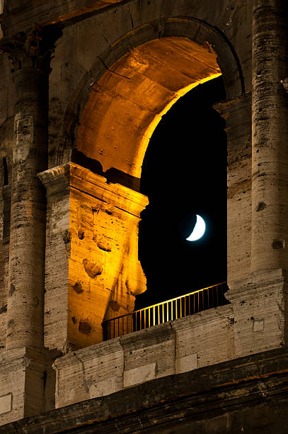 le colisée - light nobody coliseum vertical photos et images de collection