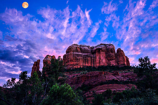 istock Sedona, Arizona - Cathedral Rock Twilight 520608616