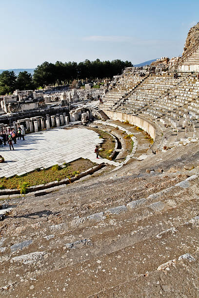 イズミル、トルコ日～3 月 9 日-ローマ円形劇場でエフェソス - ephesus amphitheater circle ellipse ストックフォトと画像