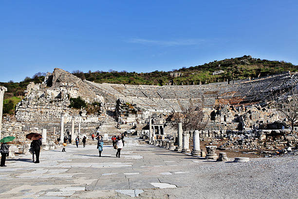 イズミル、トルコ日～3 月 9 日-ローマ円形劇場でエフェソス - ephesus amphitheater circle ellipse ストックフォトと画像