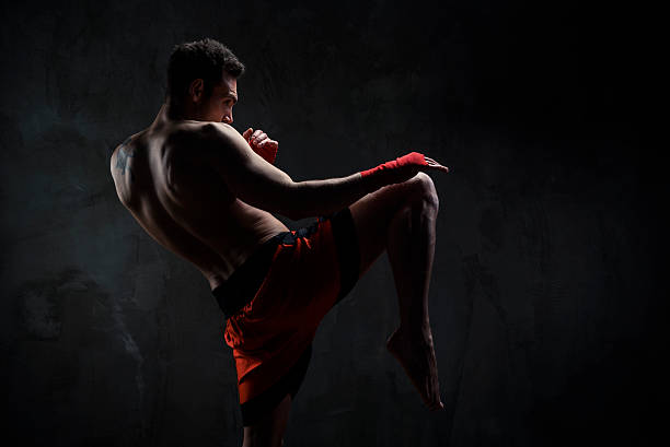 artes marciais - kickboxing muay thai exercising sport - fotografias e filmes do acervo