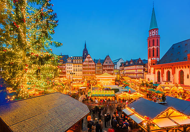 istock Christmas market in Frankfurt 520625713