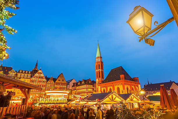 istock Christmas market in Frankfurt 520625725