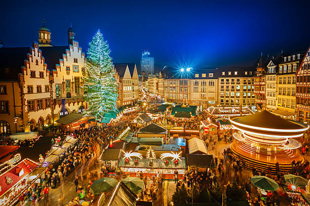 weihnachts-markt in frankfurt - weihnachtsmarkt stock-fotos und bilder