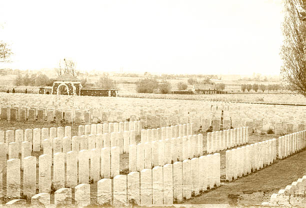 tyne cuna gran guerra mundial 1 flandes campos de bélgica - flanders war grave war memorial fotografías e imágenes de stock