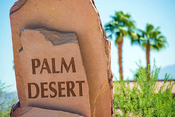 stone señal de palm desert - palm desert fotografías e imágenes de stock