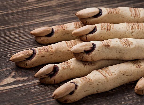 scary halloween-cookies mit fingernägel - witchs hat stock-fotos und bilder