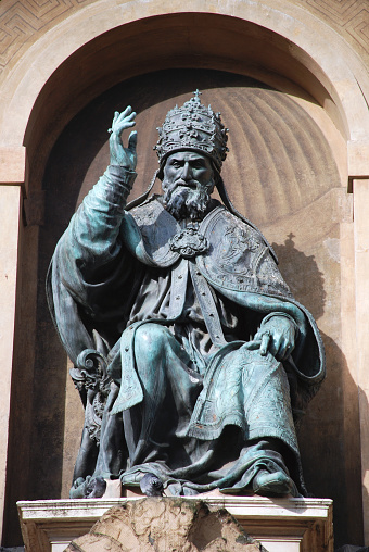 Papa gregorio XIII estatua de bolonia photo