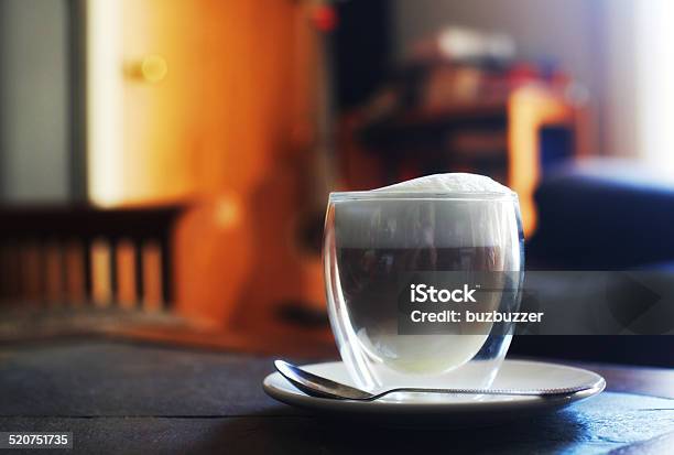 Cappuccino Tasse Im Wohnzimmer Stockfoto und mehr Bilder von Cappuccino - Cappuccino, Fotografie, Getränk