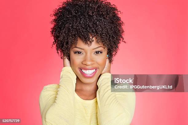 Porträt Von Eine Afrikanische Amerikanische Frau Stockfoto und mehr Bilder von Gelockt - Gelockt, Frauen, Eine Frau allein