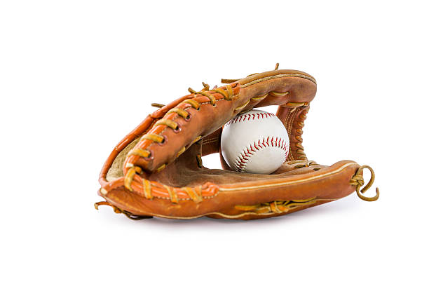 béisbol mitt y pelota en blanco - baseball glove baseball baseballs old fashioned fotografías e imágenes de stock