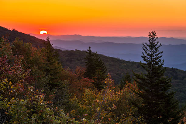 arcaico blue ridge nascer do sol - famous place appalachian mountains autumn awe imagens e fotografias de stock
